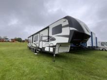 2018 Dutchman Voltage 3805 Trailer Trailer