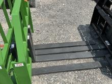 New Kivel John Deere Pallet Forks