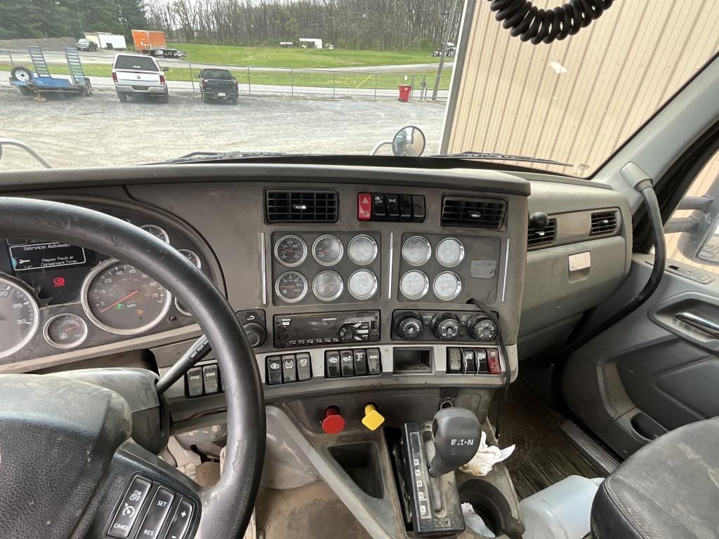 2018 Kenworth T880 Day Cab Tractor Truck