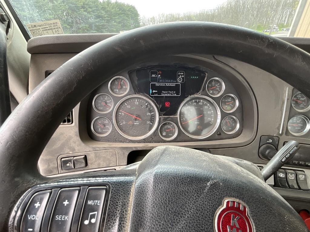 2018 Kenworth T880 Day Cab Tractor Truck