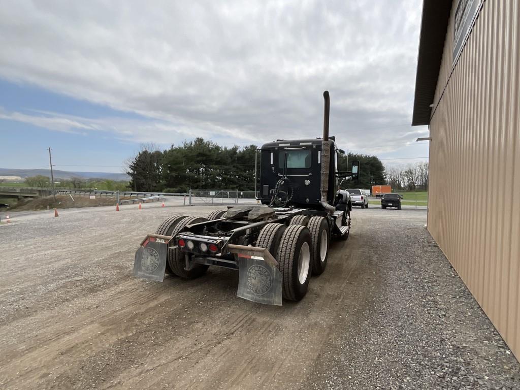 2018 Kenworth T880 Day Cab Tractor Truck