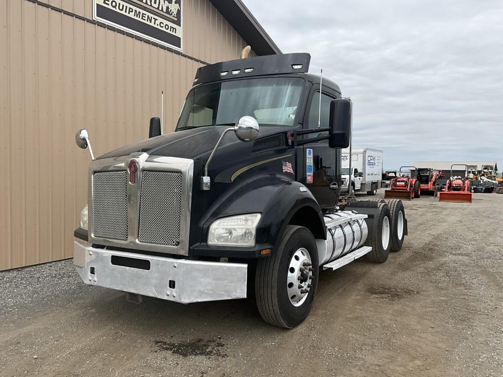2018 Kenworth T880 Day Cab Tractor Truck