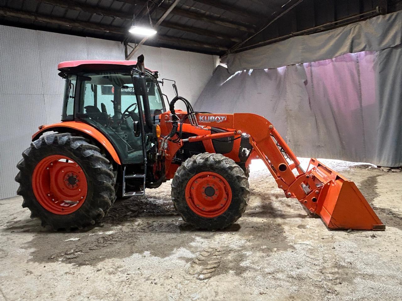 2015 Kubota M5-111D Tractor with Loader