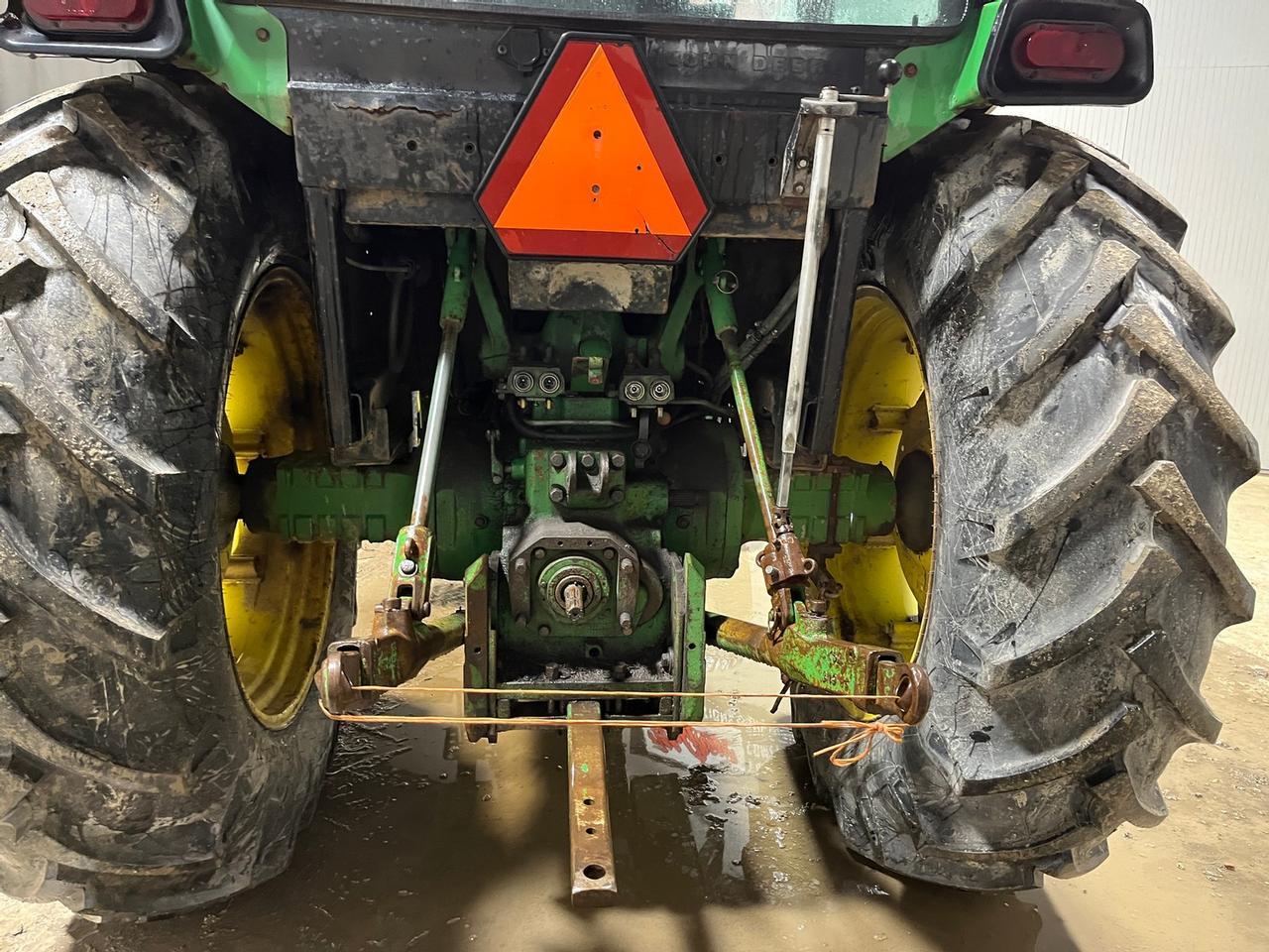 John Deere 2950 Tractor