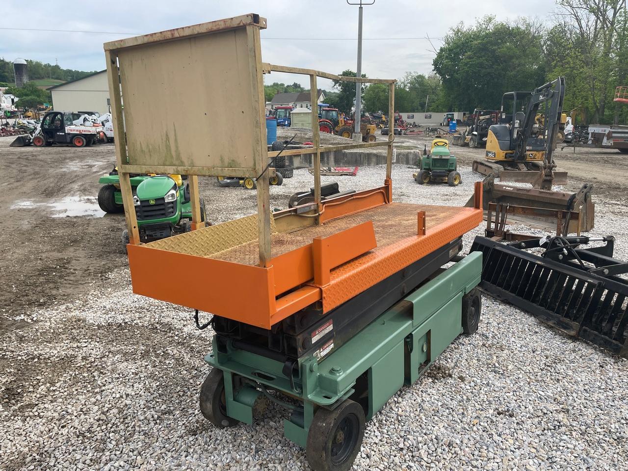 Grove Scissor Lift