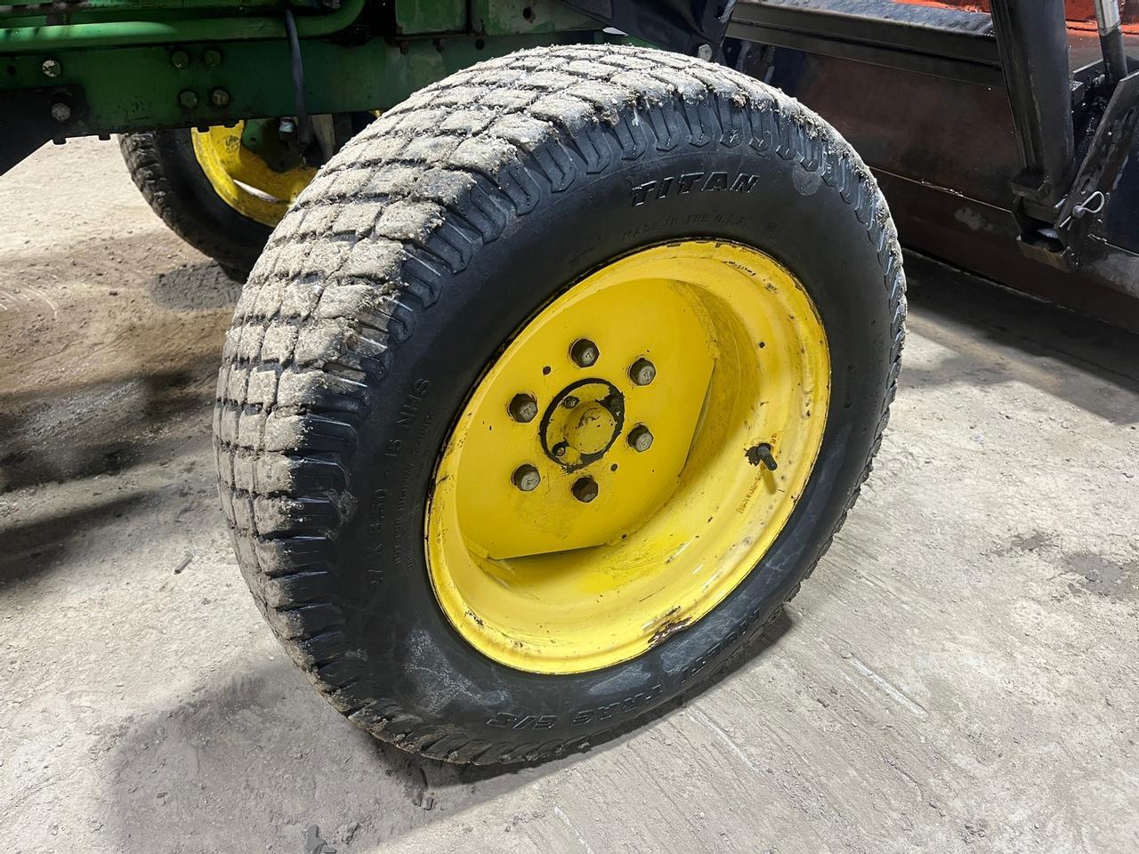 John Deere 950 Tractor with Loader