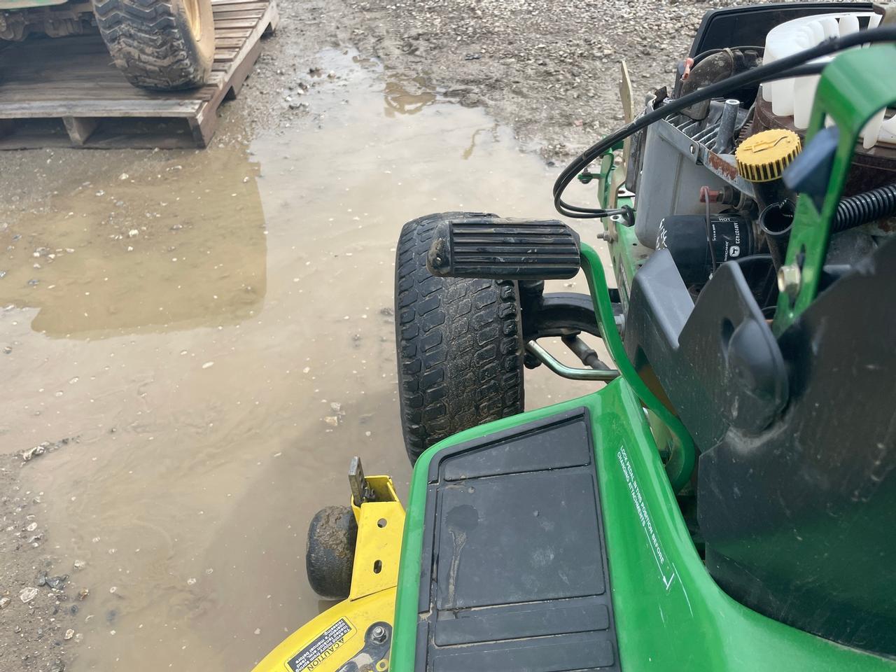 John Deere LX280 Lawn Tractor