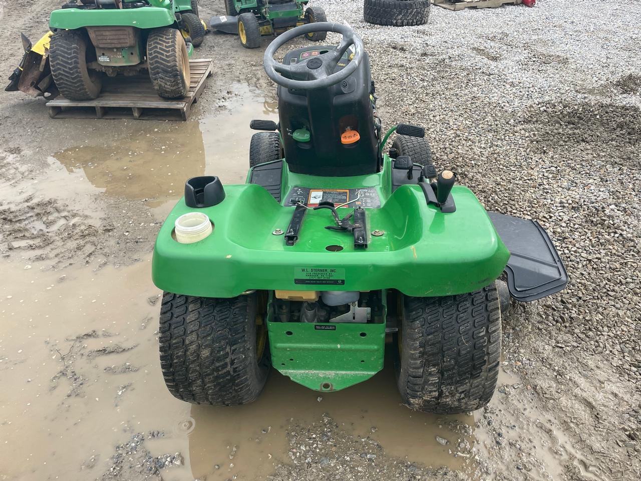 John Deere LX280 Lawn Tractor