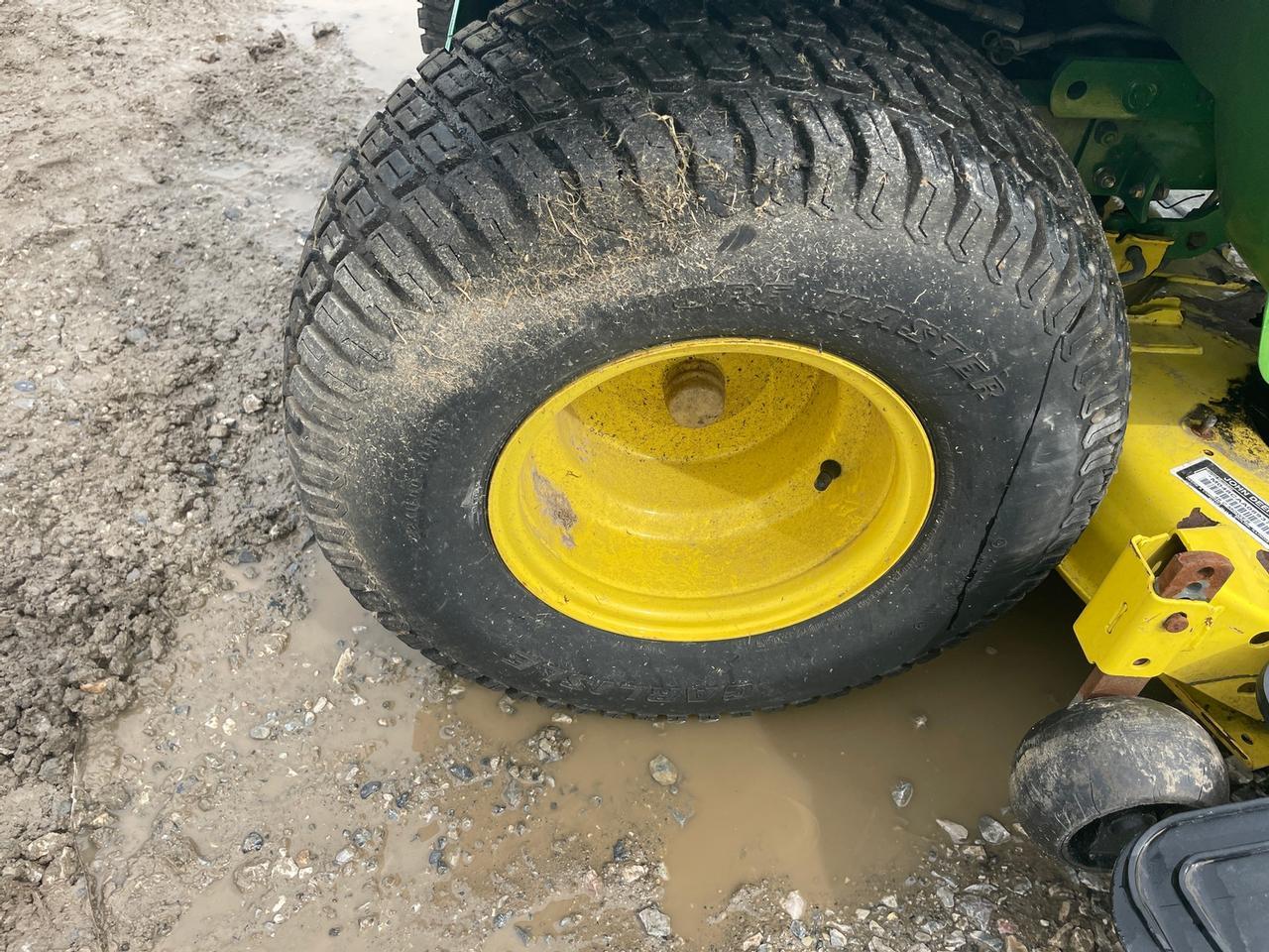 John Deere LX280 Lawn Tractor