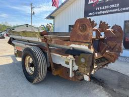 New Idea Model 362 Spreader