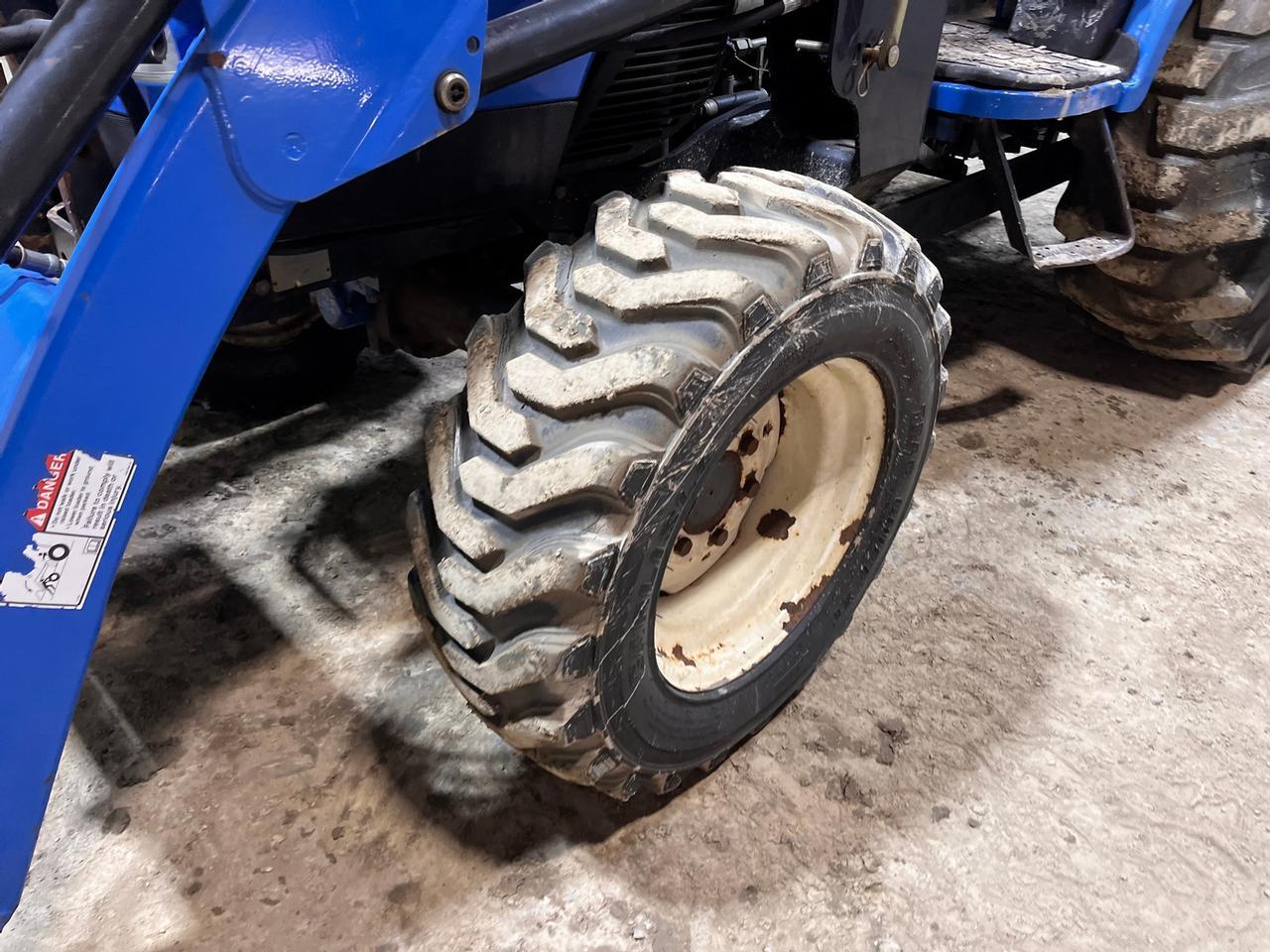New Holland TC45DA Tractor with Loader