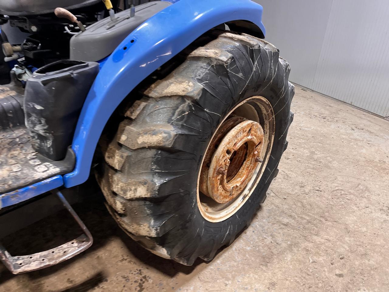 New Holland TC45DA Tractor with Loader