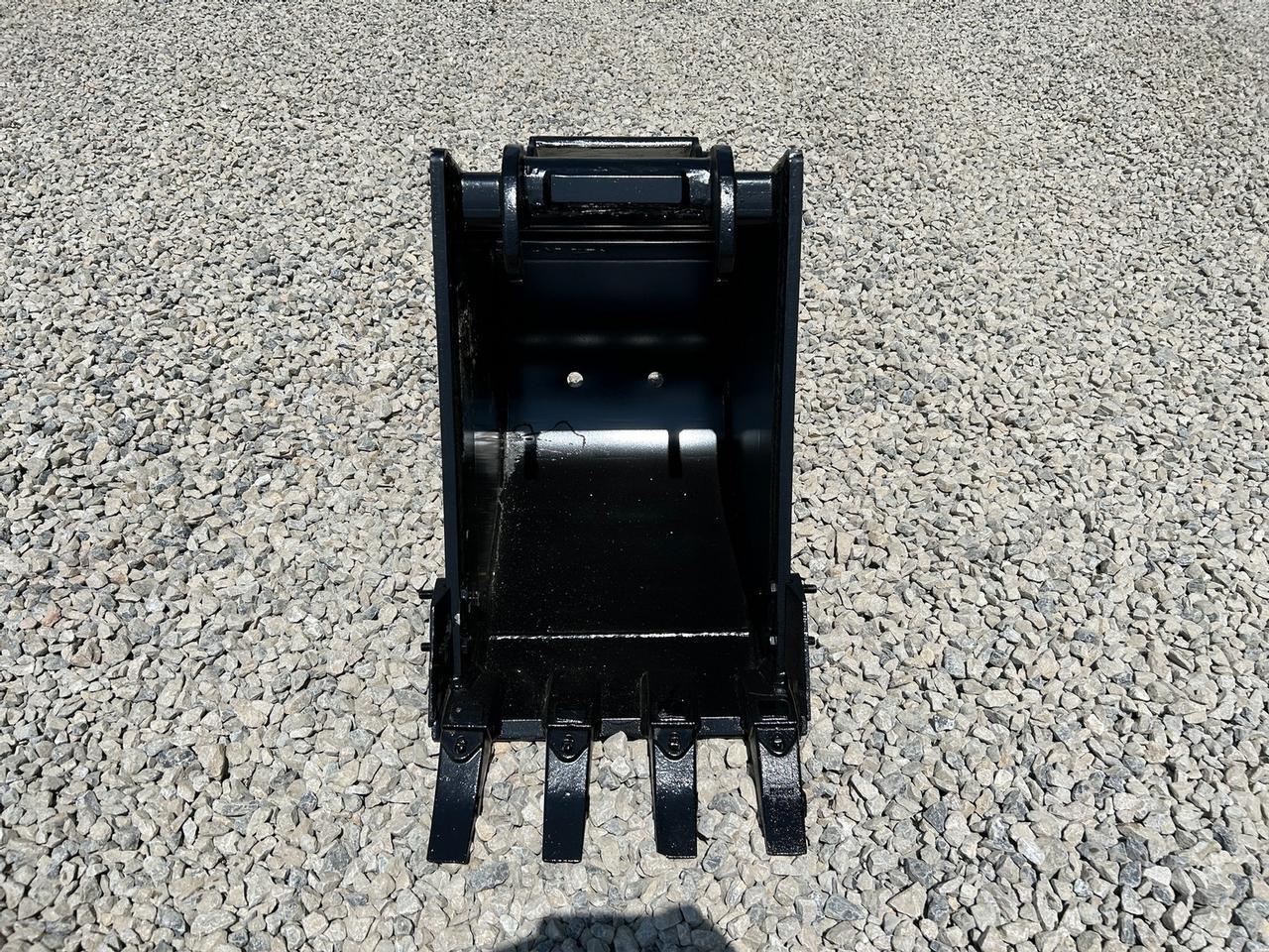 18" X-Change Bucket For A Bobcat Excavator