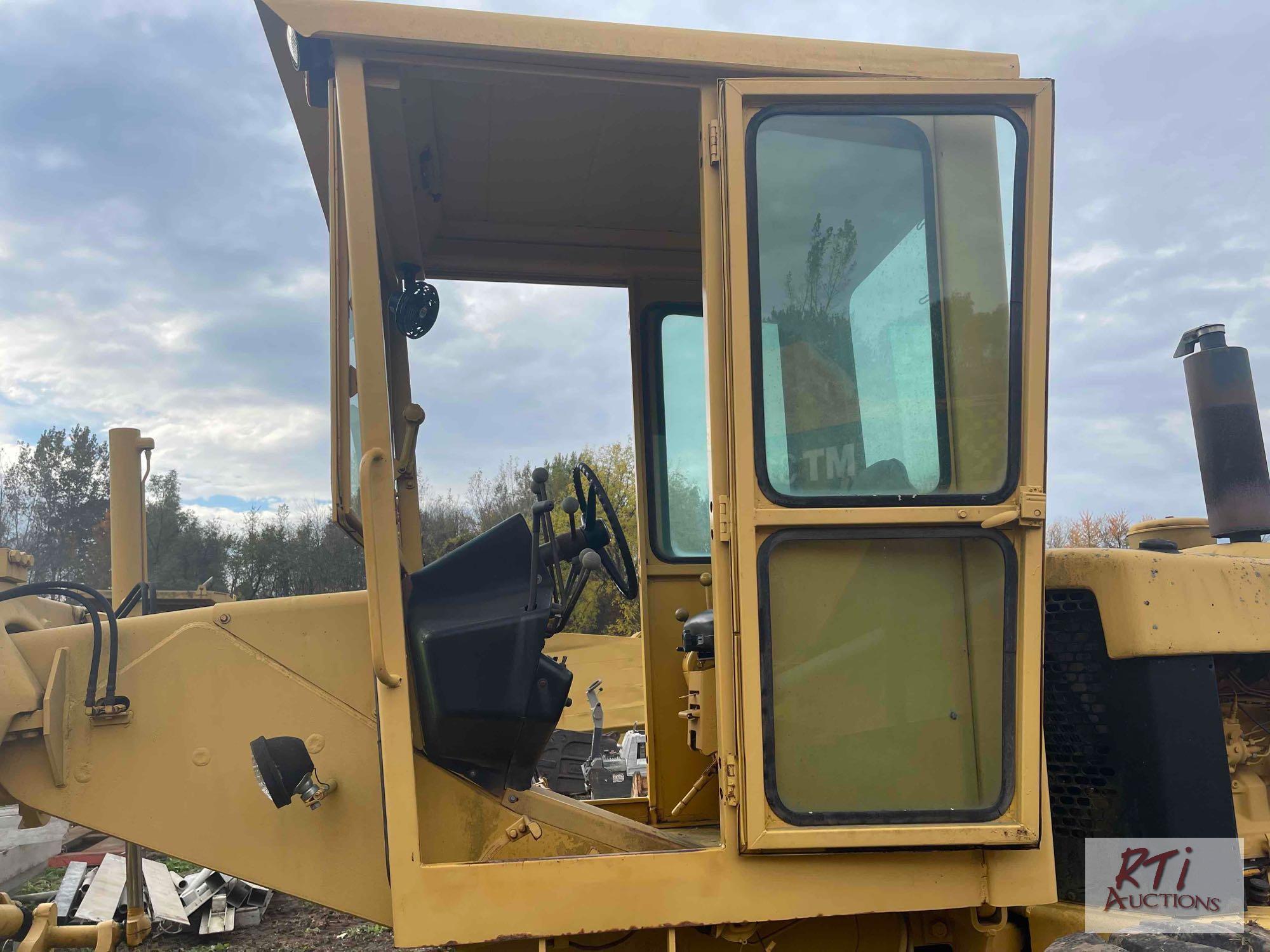 John Deere 570A grader, Runs and operates, 10' moldboard, Front scarifier