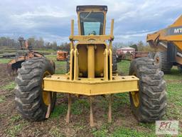 John Deere 570A grader, Runs and operates, 10' moldboard, Front scarifier