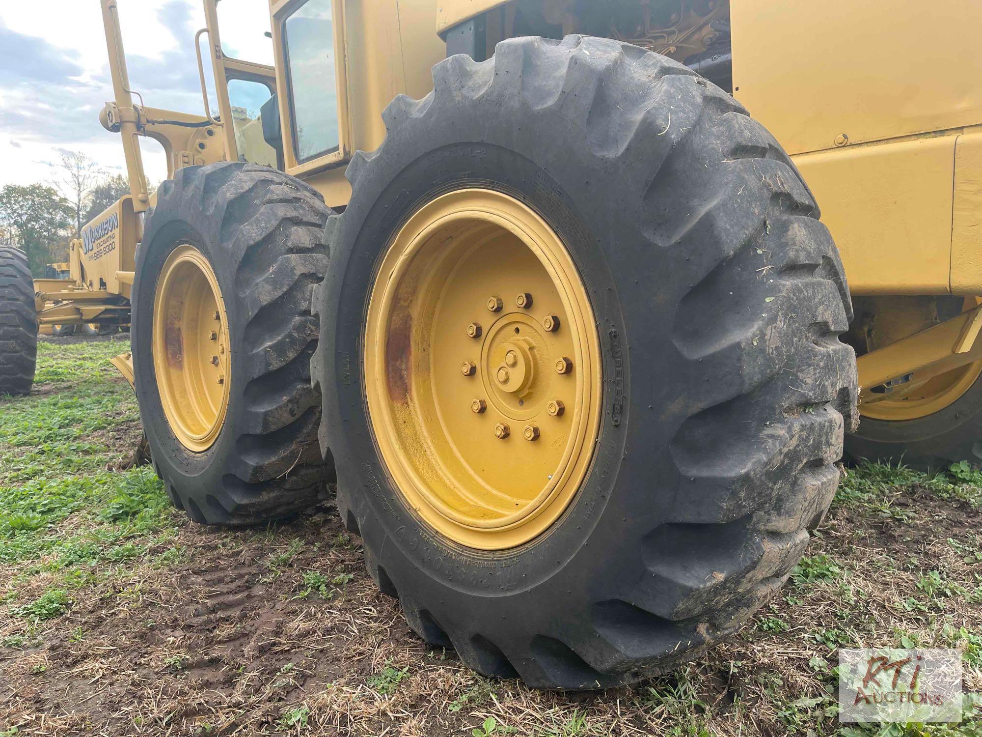 John Deere 570A grader, Runs and operates, 10' moldboard, Front scarifier