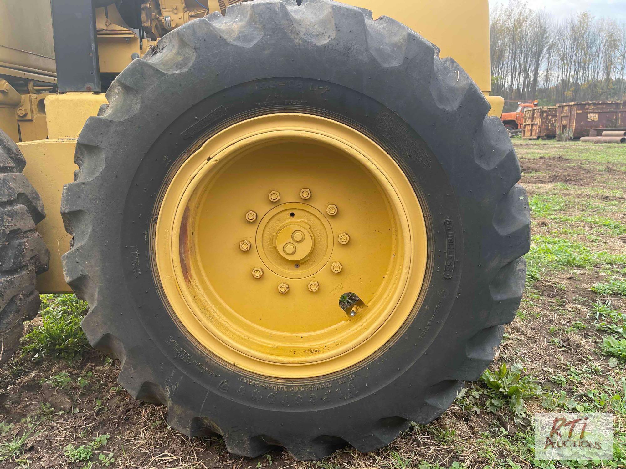 John Deere 570A grader, Runs and operates, 10' moldboard, Front scarifier