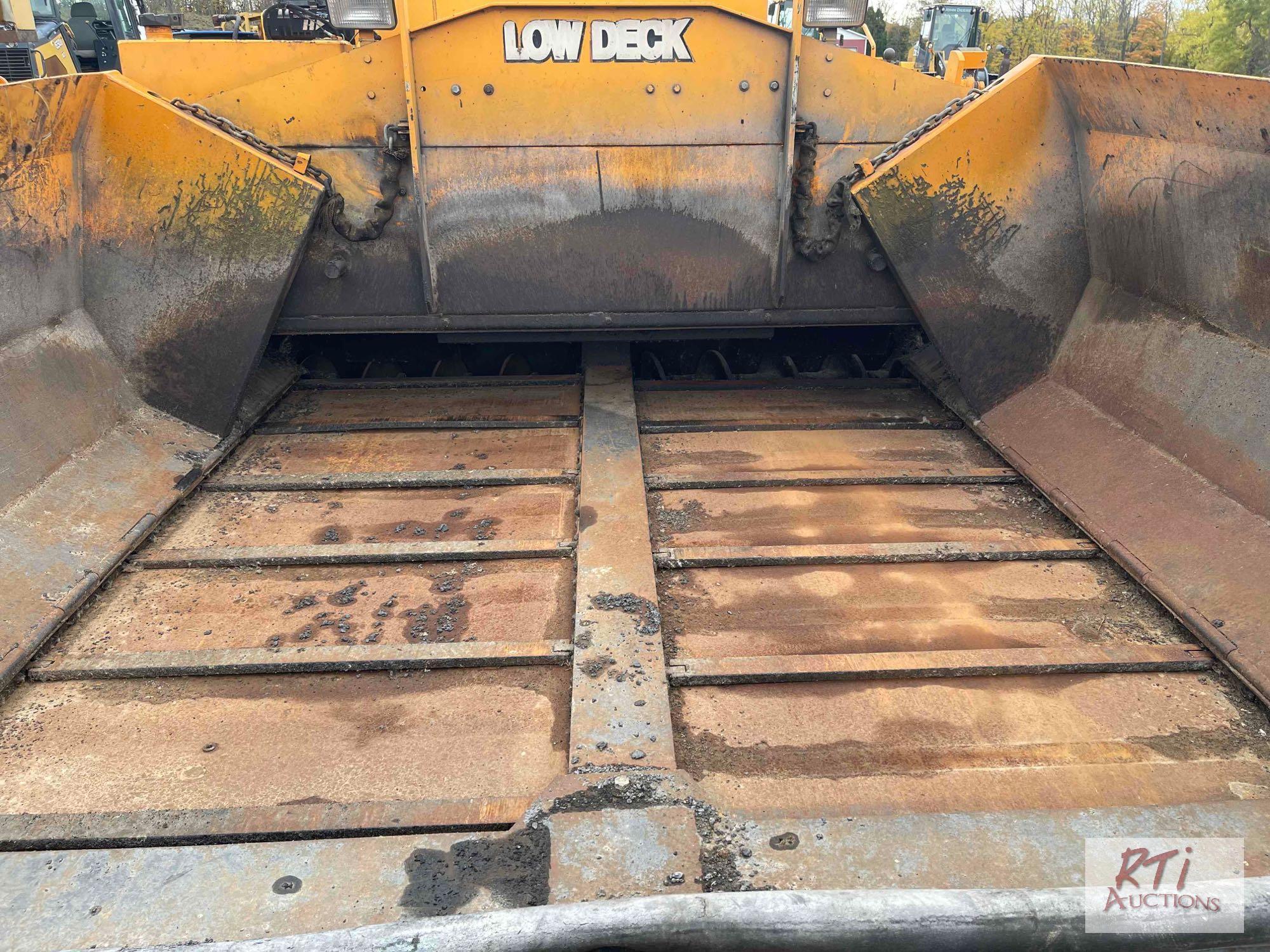 LeeBoy L8500T paver, 1625 hours, Diesel, Legend screed system, 8 1/2ft width, Runs and operates
