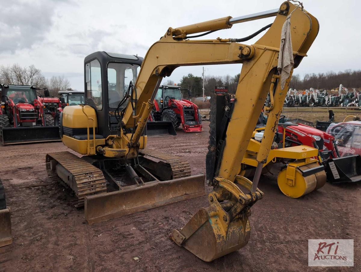 Komatsu PC40R-8 mini excavator, 20in digging bucket, mechanical thumb, backfill blade, cab, 3990