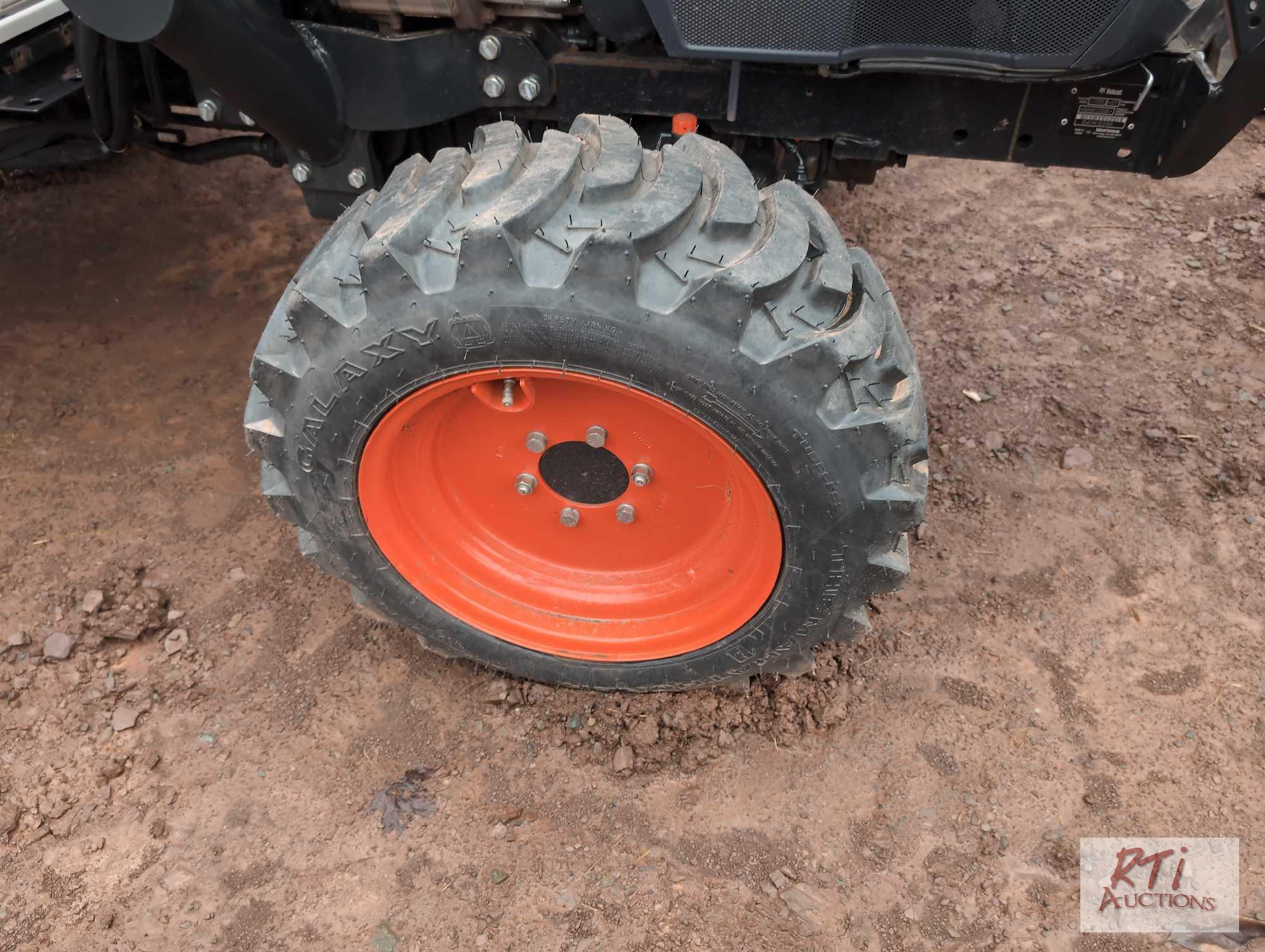 New Bobcat CT2035 tractor, 4WD, loader, open station, 1 hour, SN B4VK12295