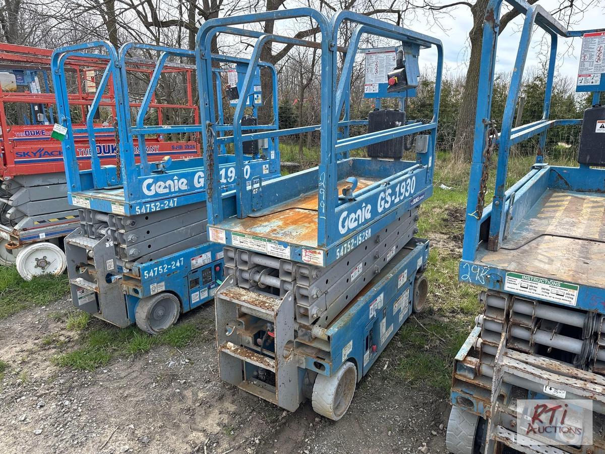 Genie 1930 electric scissor lift