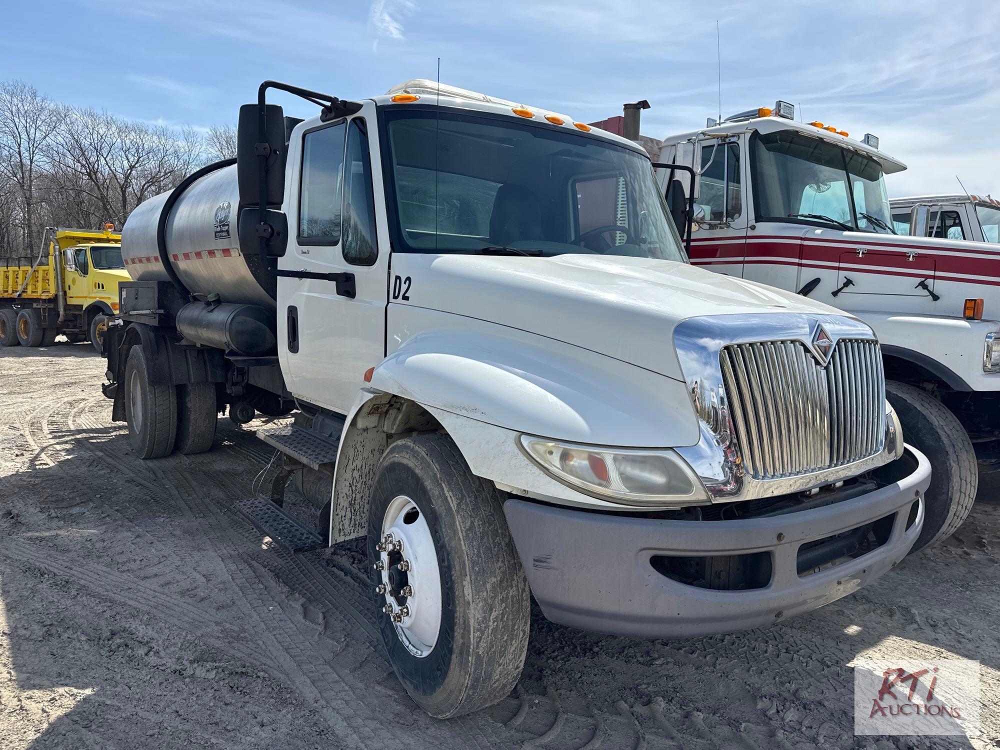 2010 International Durastar single axle tar truck with Etnyre Black Topper Sentennial body, rear