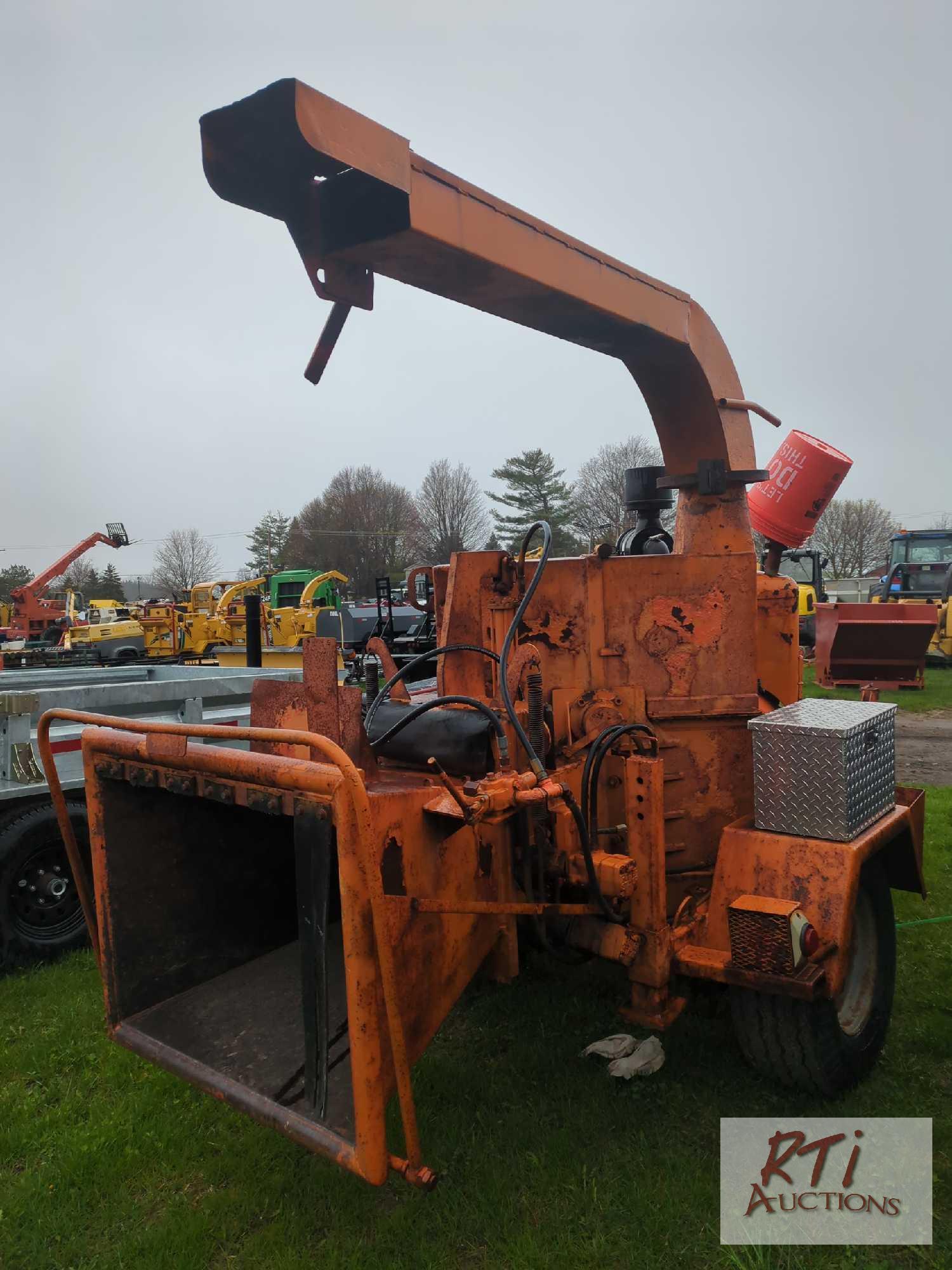 Tow behind wood chipper, gas engine, 77,115 hrs