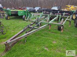 John Deere 1600 chisel plow, 12 shank