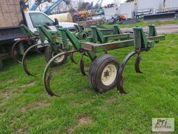 John Deere 1600 chisel plow, 12 shank