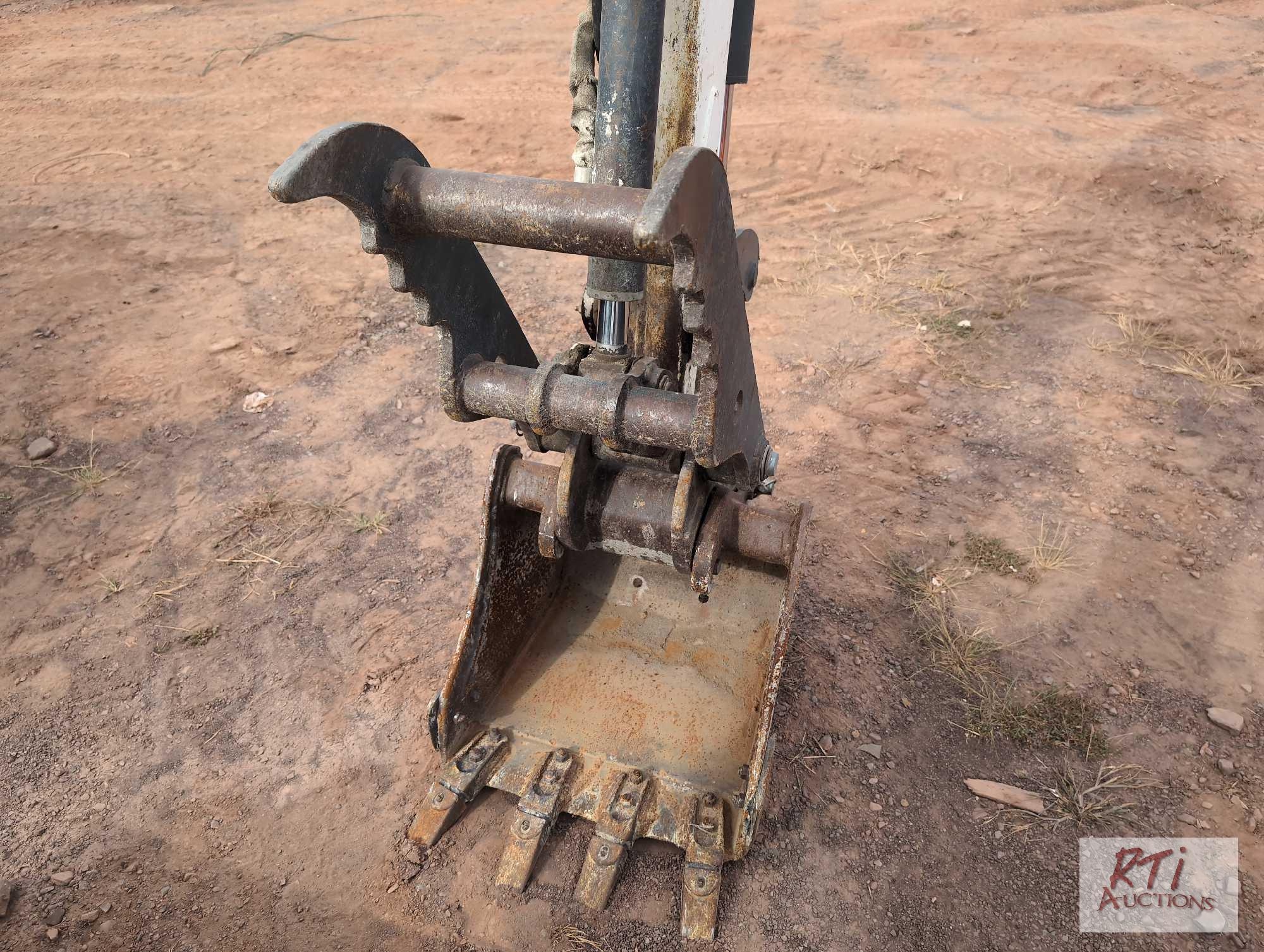 2005 Bobcat 334 excavator, cab, coupler, hydraulic thumb, 2287 hrs