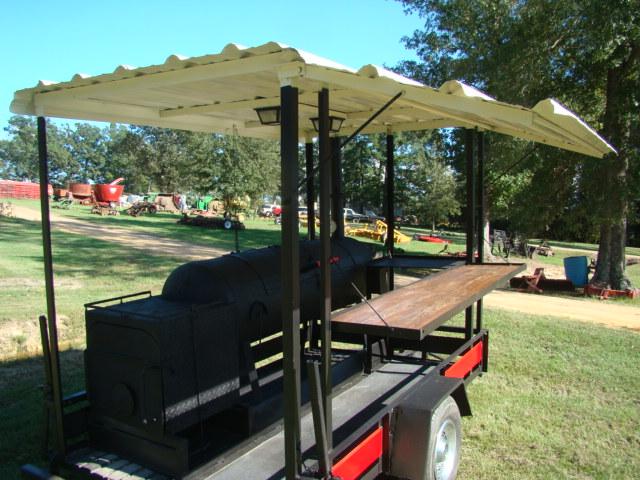TOWABLE BBQ GRILL/SMOKER