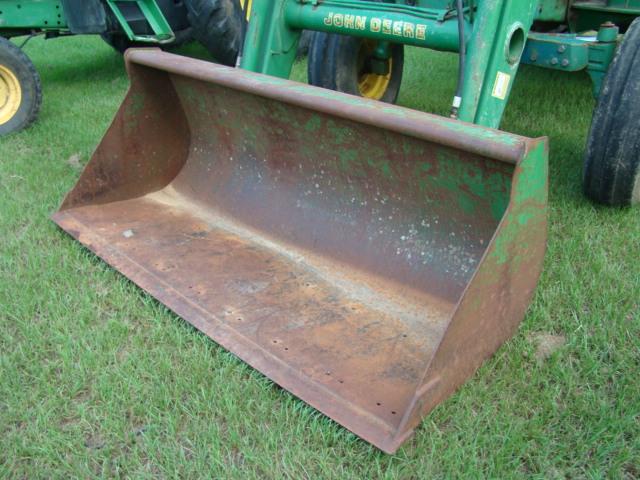 6300 JOHN DEERE TRACTOR W/ 620 LOADER AND BUCKET