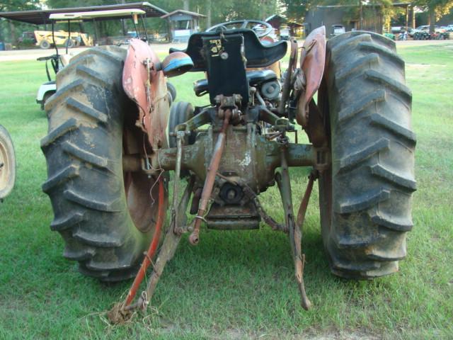 MASSEY FERGUSON 135 TRACTOR