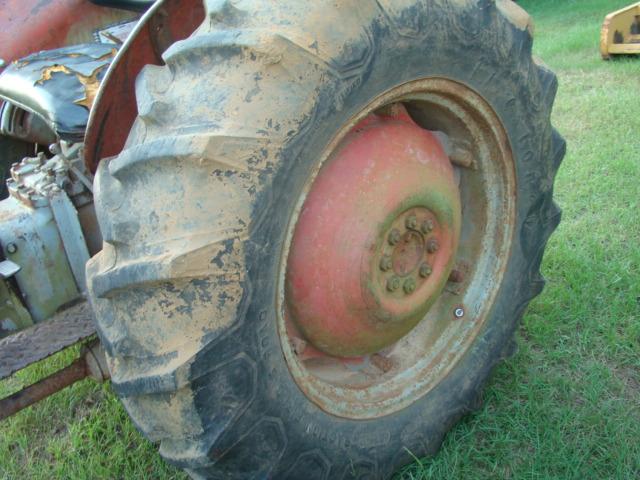 MASSEY FERGUSON 135 TRACTOR