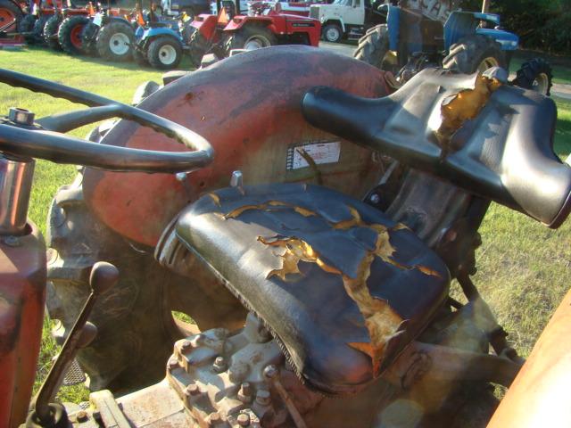 MASSEY FERGUSON 135 TRACTOR