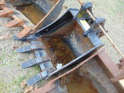 18" EXCAVATOR BUCKET