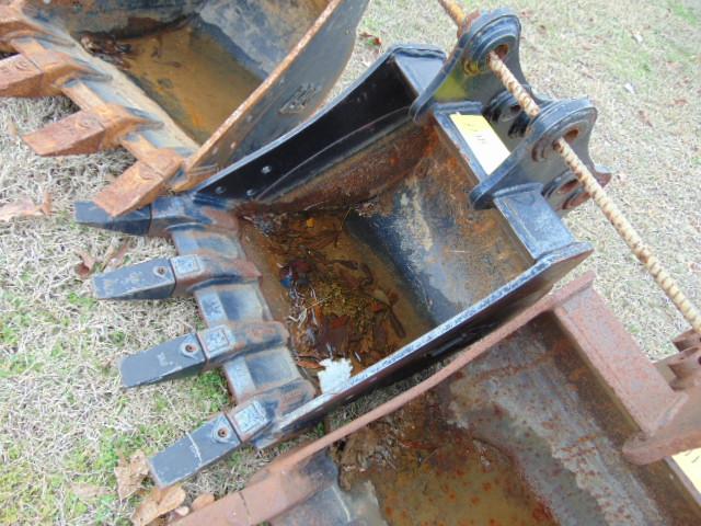 18" EXCAVATOR BUCKET