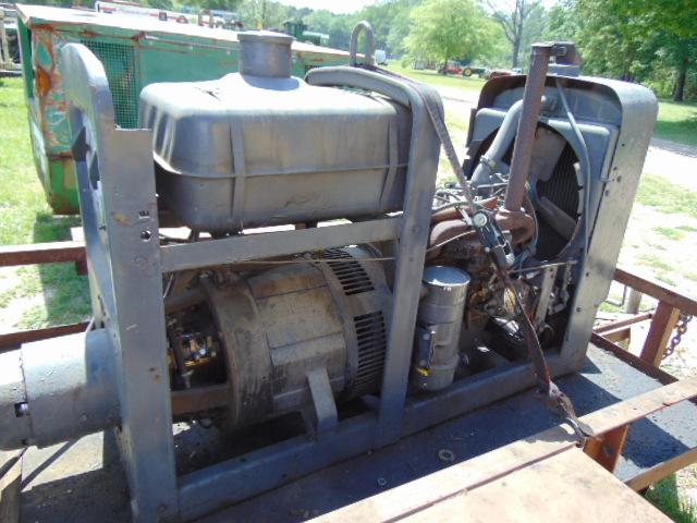 TOWABLE LINCOLN SA-200 ARC WELDER