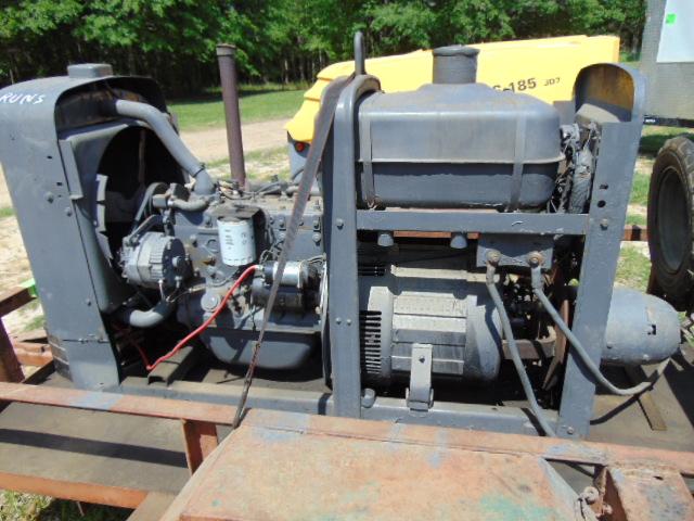 TOWABLE LINCOLN SA-200 ARC WELDER
