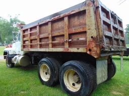 (T) 1996 MACK RD6886 C674 DUMP TRUCK