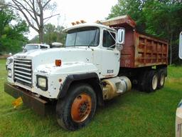 (T) 1996 MACK RD6886 C674 DUMP TRUCK