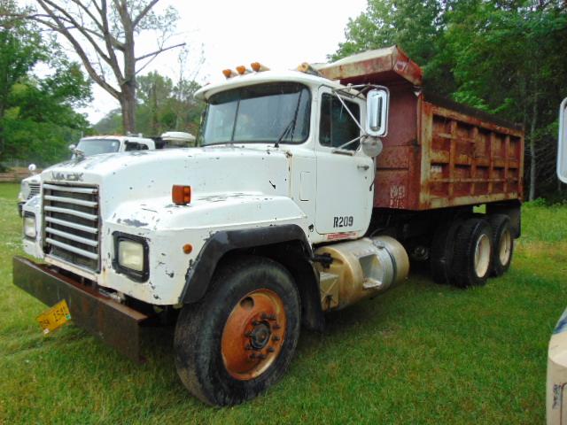 (T) 1996 MACK RD6886 C674 DUMP TRUCK