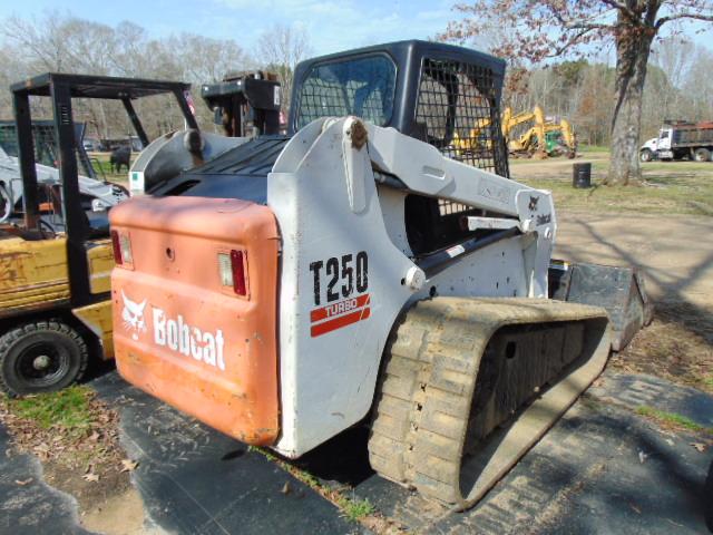 BOBCAT T250 TURBO SKID STEER