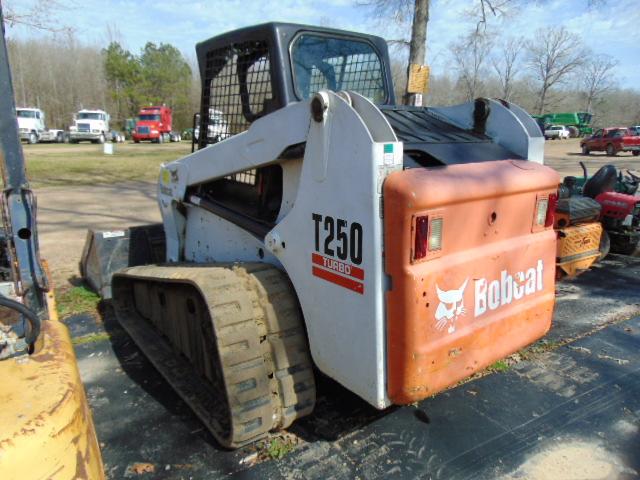 BOBCAT T250 TURBO SKID STEER
