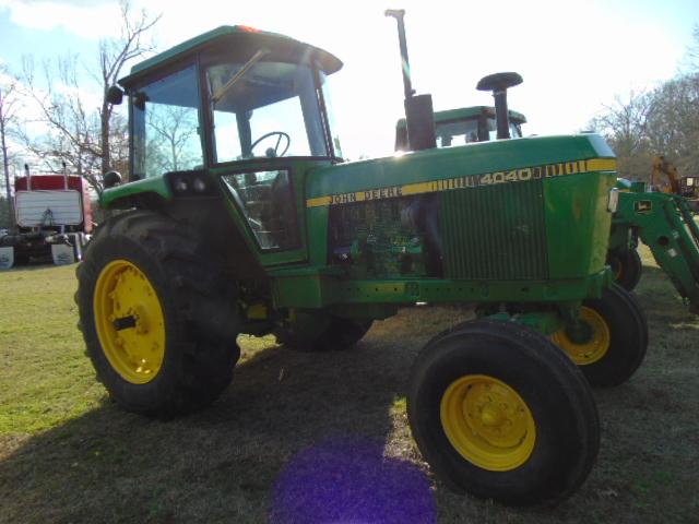 4040 JOHN DEERE TRACTOR