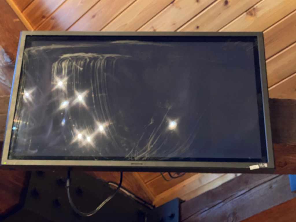 40" TV Works All The Way