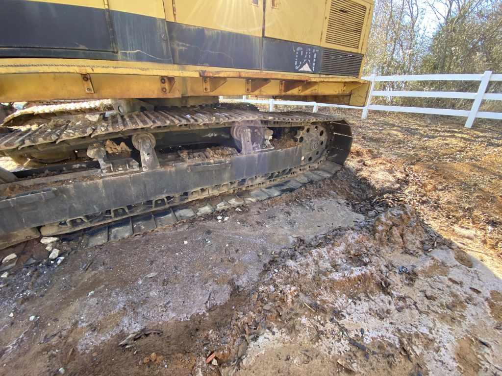 Caterpillar 235 Excavator