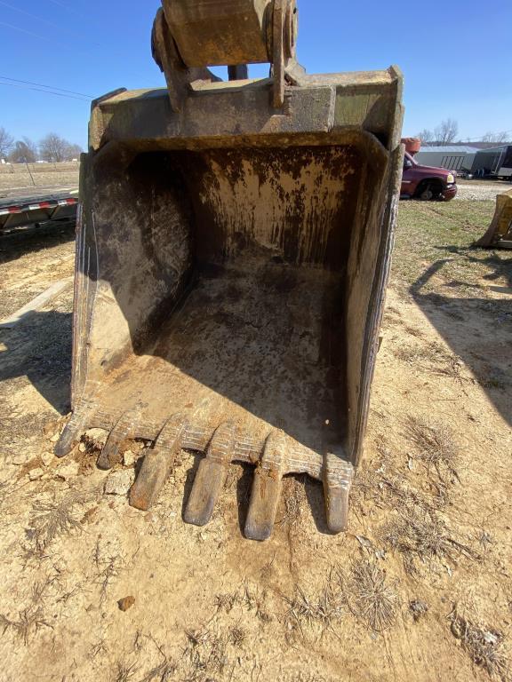 Caterpillar 235 Excavator