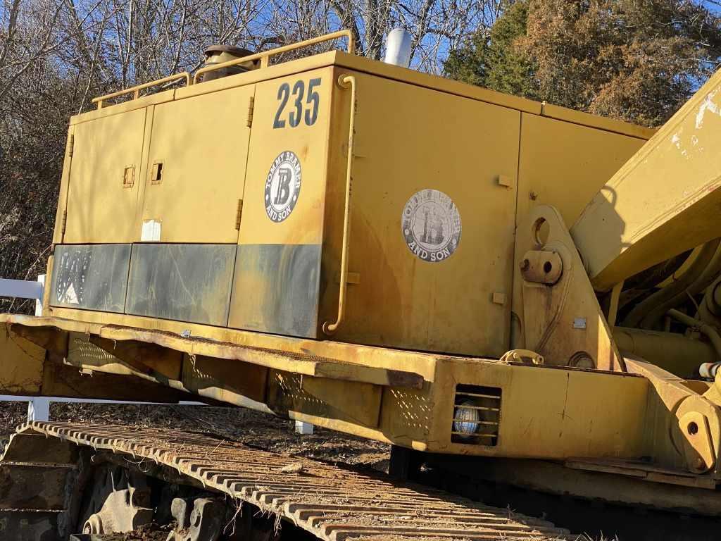 Caterpillar 235 Excavator