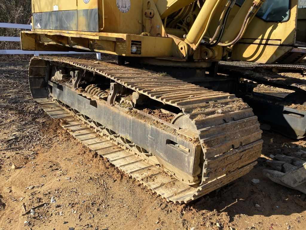 Caterpillar 235 Excavator